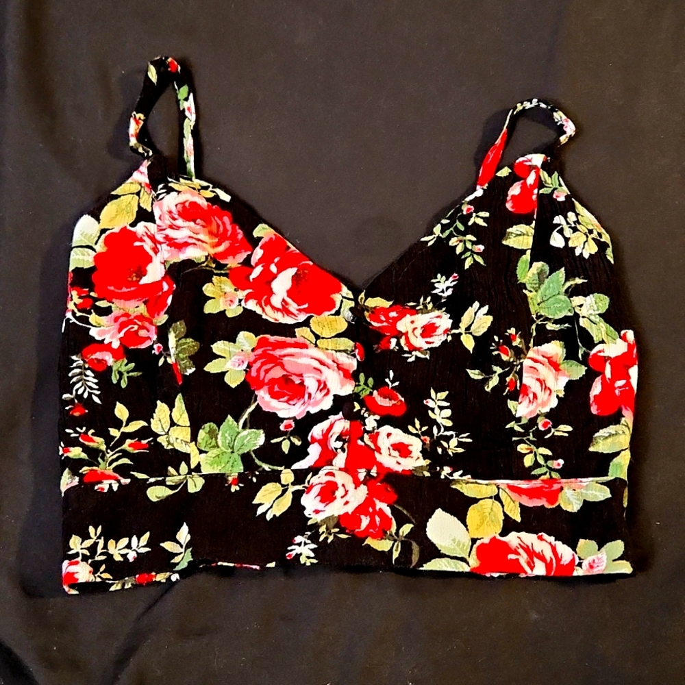 Fitted Black and Red Floral Speghetti Straps Cropped tank